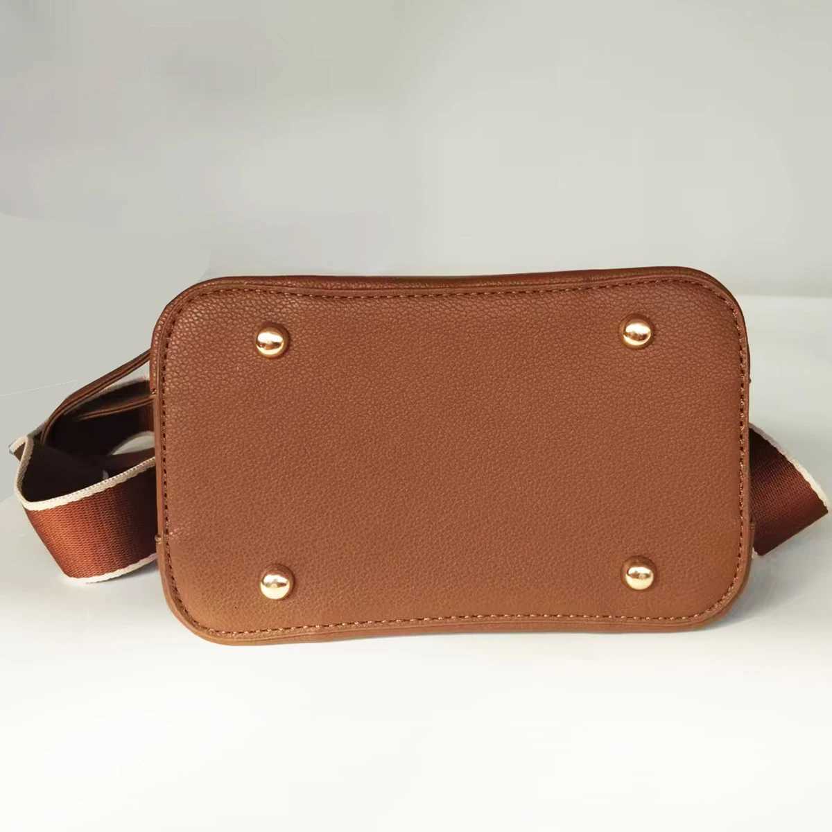 New Womens Handbag Bucket Bag Female Bag Lightweight Crossbody Single Shoulder Bag Twist Lock Small Bucket Bag H260306