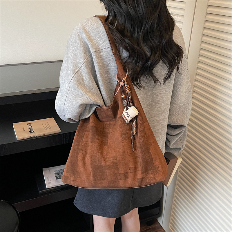 Women's Large Capacity Underarm Bag Spring Fashion Shoulder Bag Simple Multi functional Commuter Handbag Designer Bag