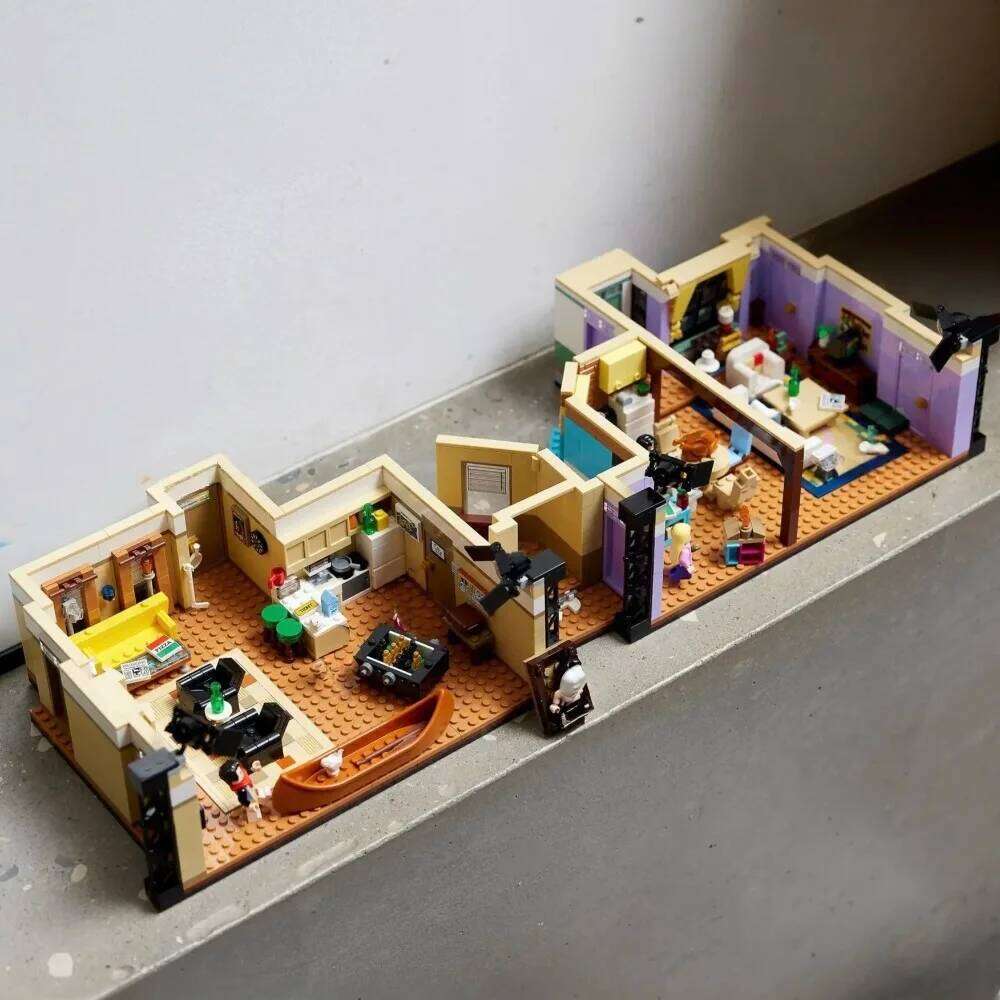 2048PCS Creative The Friends Monica and Rachel Apartments Building Blocks Home Architecture Assemble Bricks Toy Gift For Adult Z260305