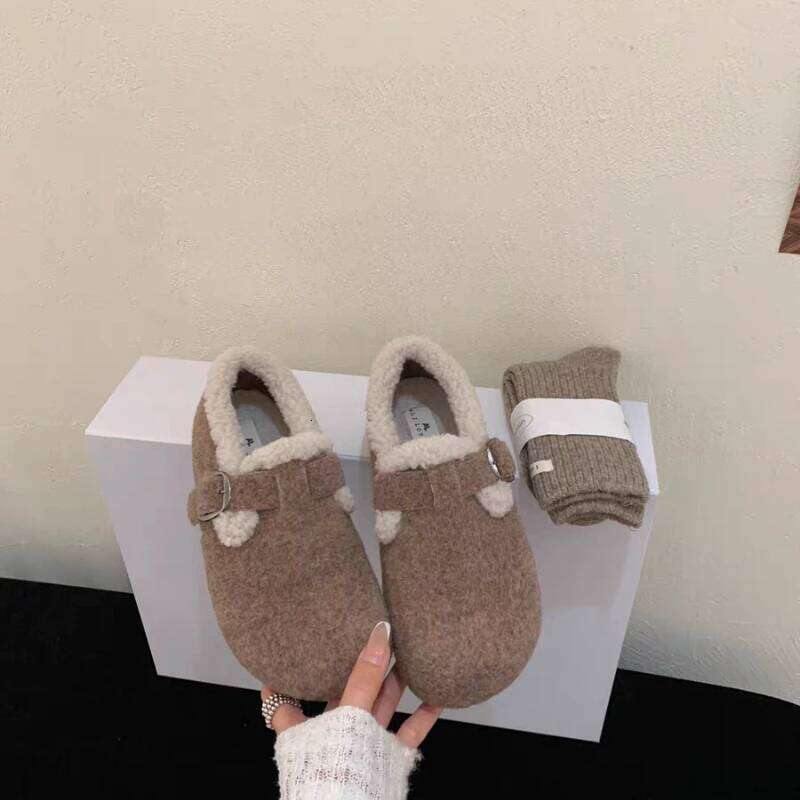 2025 Winter New Women's Comfortable and Fashionable One Step Flat Warm Plush Casual Shoes
