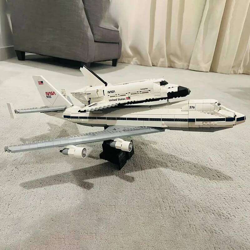 The 2025 new type of shuttle compatible transport building block space aircraft assembly model, children's educational toy Z260305