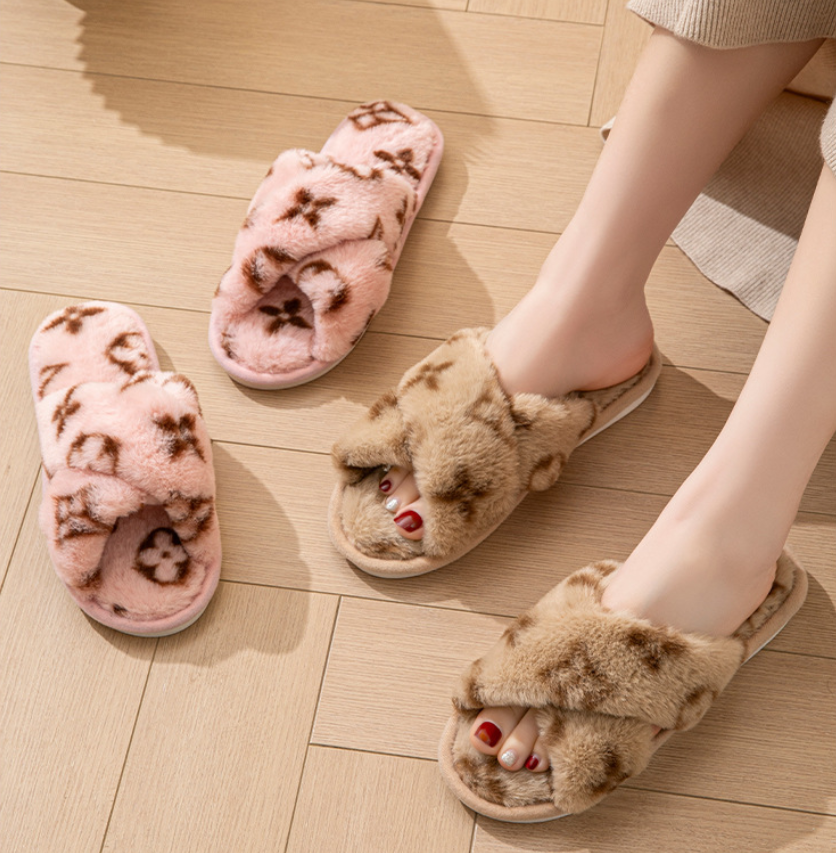 Free shipping Designer slippers Fluffy Women's Slippers Home Designer Woman Shoes Flats Fashion Fuzzy Fur Slides Autumn Winter Plush Elegant Foot