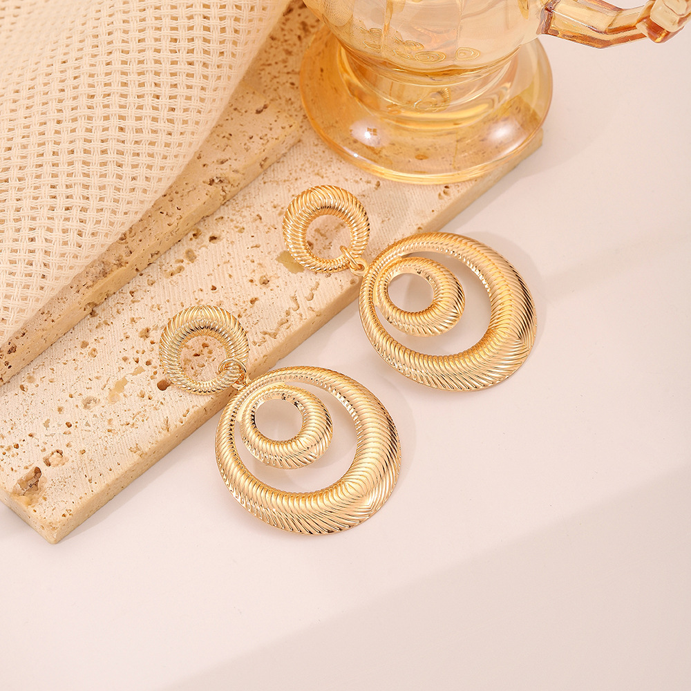 Trendy Minimalist Circle-Shaped Earring Set with Elegant Cutouts