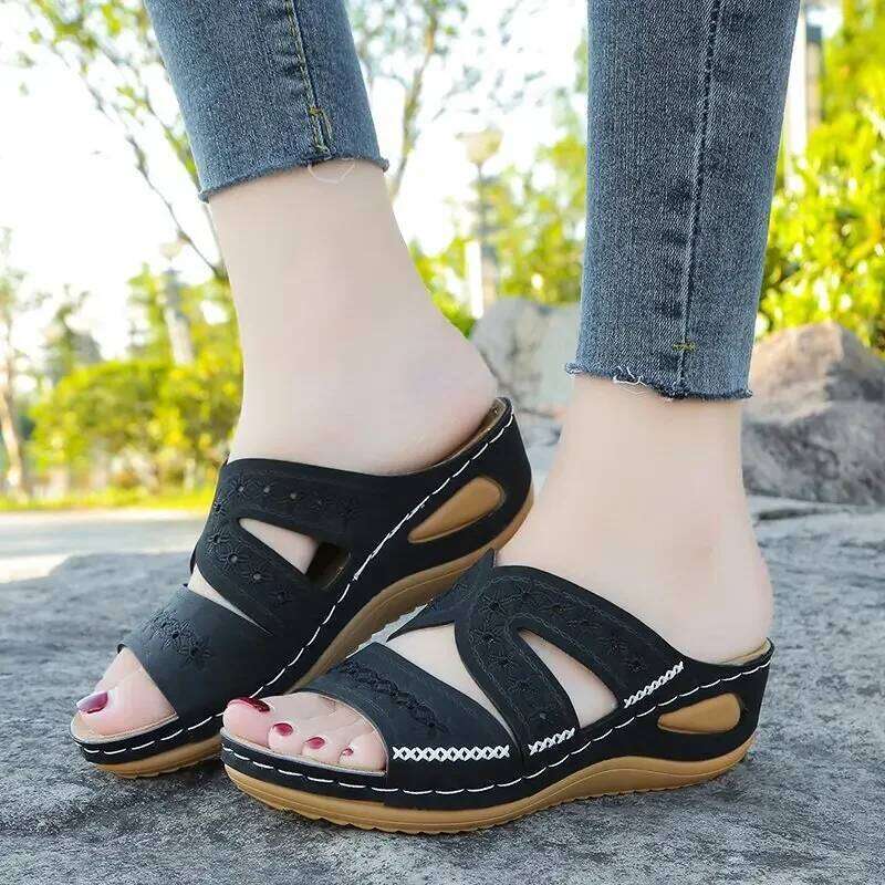 2025 new Women Platform Wedge Sandals Outdoor Open Toe Casual slippers thick soled antislip Leather Fashion Female Zapatos