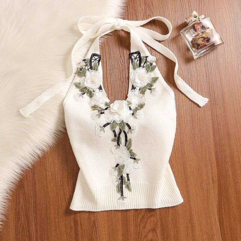 Hot Girl 2026 Spring Sleeveless New Style Elegant Short Halter Neck Camisole With Three-Dimensional Floral Design Slim Fit Tank Top