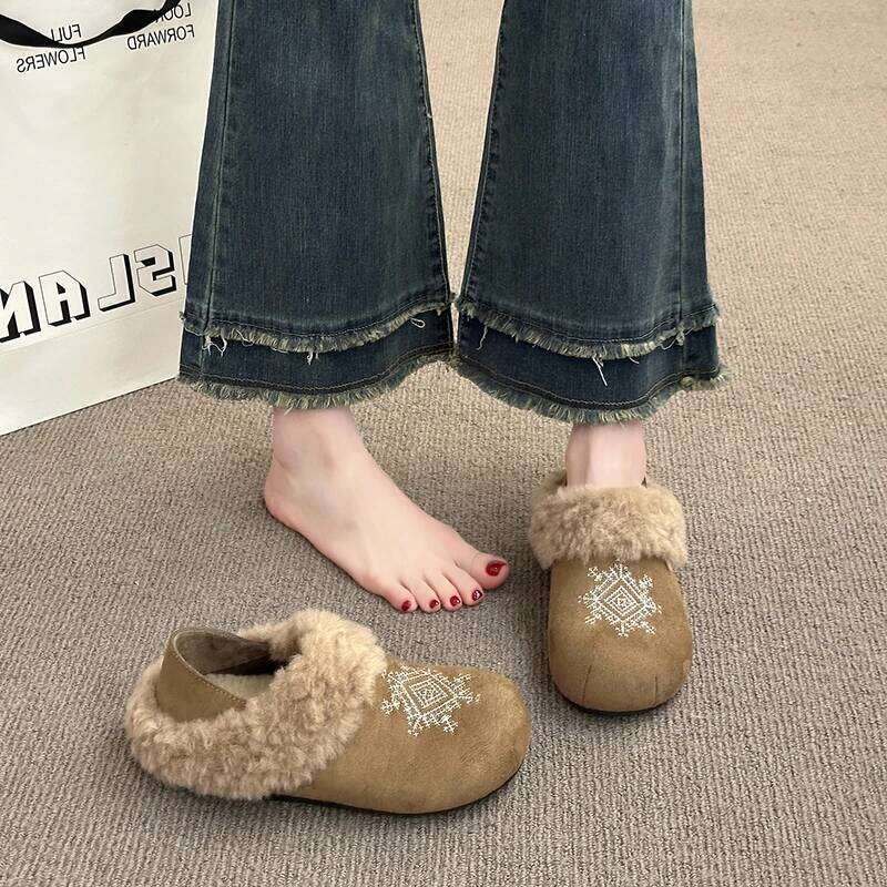 2025 Winter New One Step Flat Fashionable and Comfortable Women's Retro Casual Shoes
