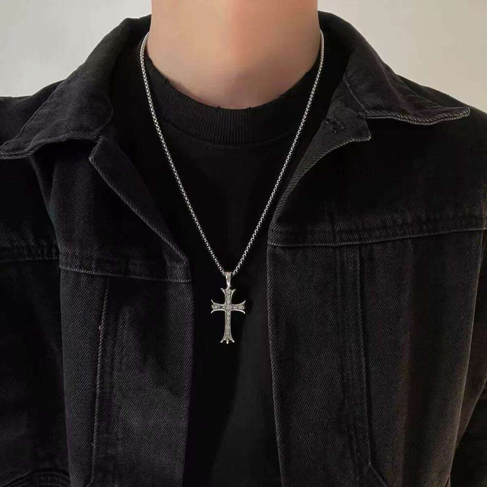 European and American style light luxury niche design double-layered cross necklace for women, sweater chain, high-end accessory, versatile