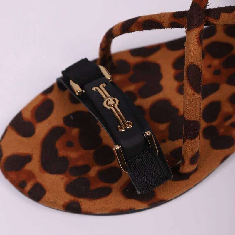 2026 Summer New Women's Leopard Pattern Style Fashion Flat Shoes Outdoor Open toed One foot Casual Sandals
