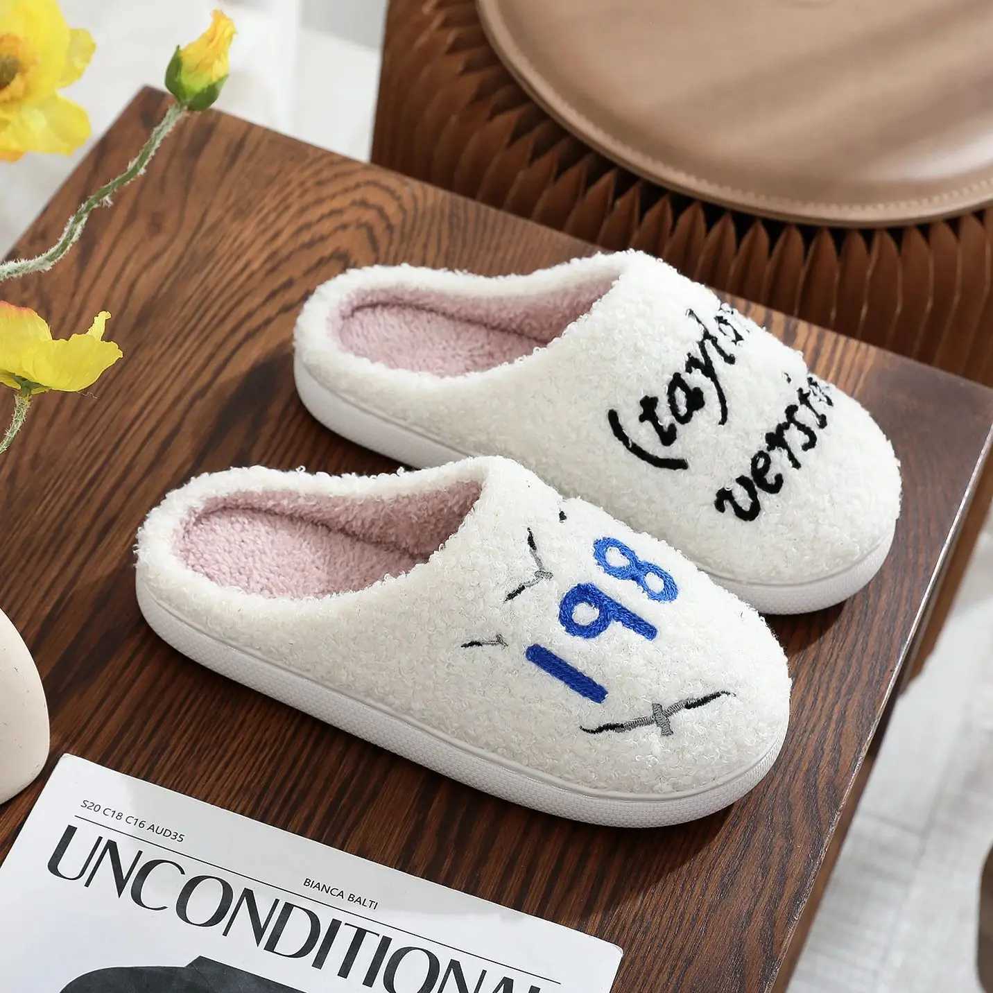 Music Idol 1989 Taylor Letter Embroidery Stuffed Home Thick Sole Plaid Fur Cotton Slippers Cute Warm Non-Slip Indoor Slippers Gift for Friends S260305