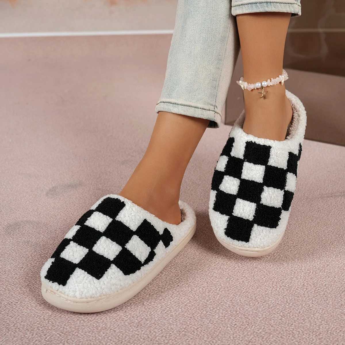 Checker Board Classic Pattern Winter Couples Slippers Girl Fashion Women Bedroom Warm Comfy Soft Indoor Fuzzy Casual Home Shoes S260305