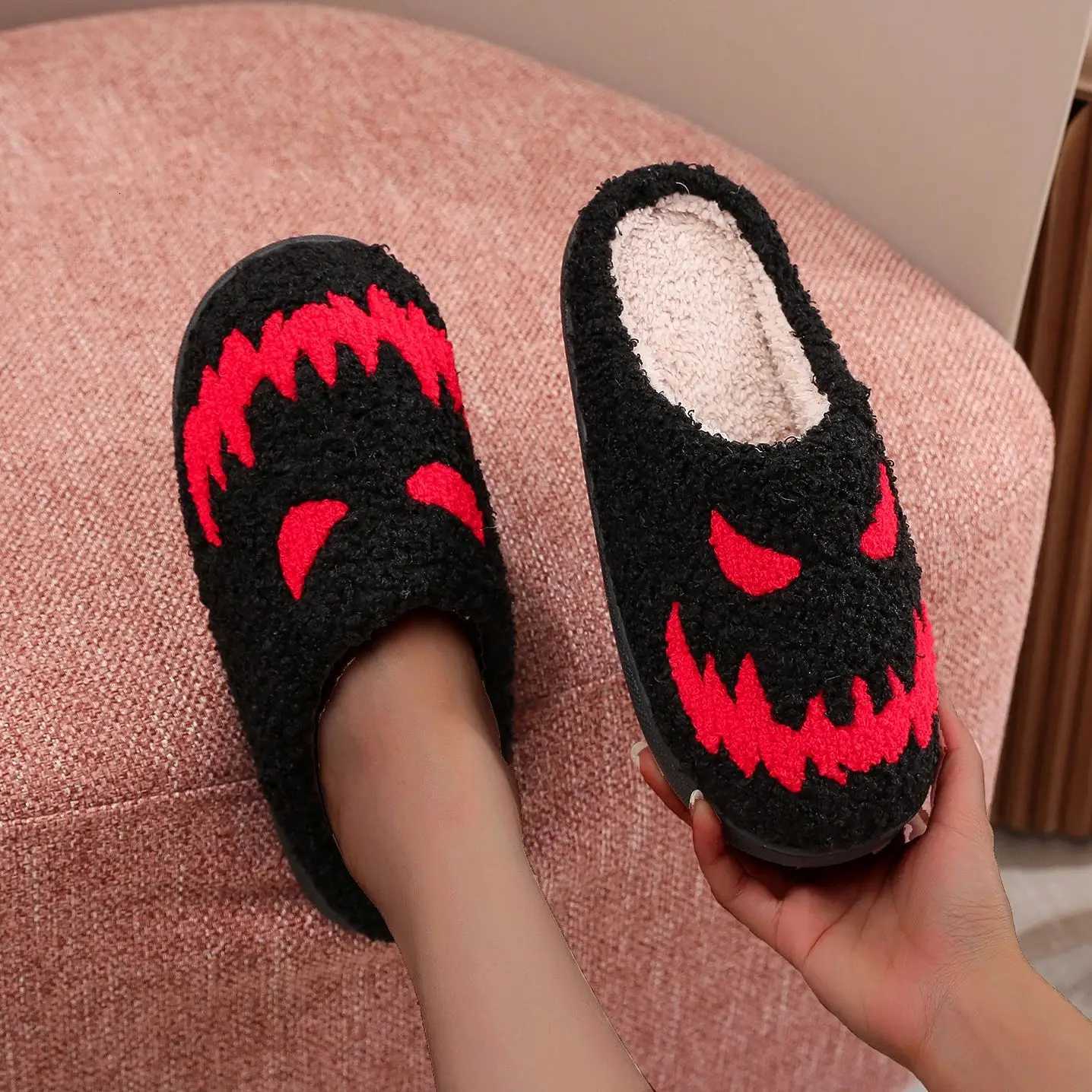 Winter home red magic pattern cotton slippers non-slip thick bottom wool cotton slippers S260305