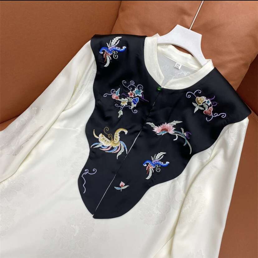 Retro Design Heavy Embroidery Chinese Style Trendy Shawl Satin Embroidered Layered Versatile Accessory Cloud Shoulder Fake Collar For Women