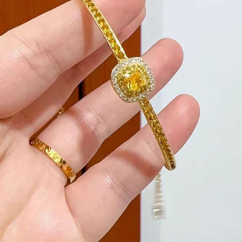 Luxury Sparkling Citrine Bracelet for Women Cute Square Sugar Design Shiny Crystal Light Luxury Fashion Jewelry