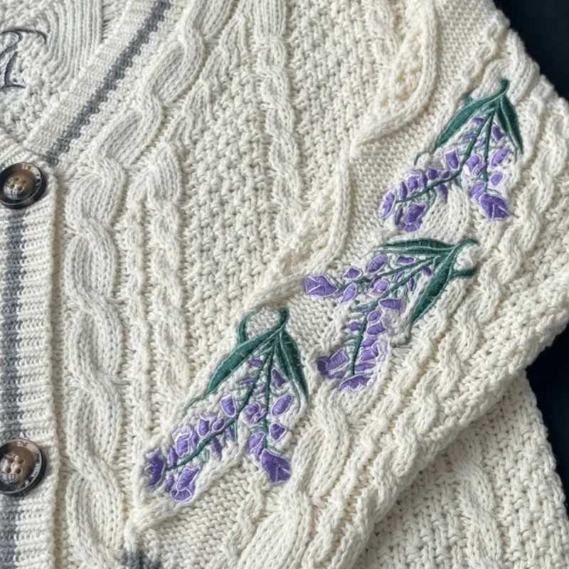 2025 LAKes Cardigan Womens Autumn Winter Wisteria Flowers Beige Cardigans Female Purple Embroidery Knitted Sweater Folklore M260306
