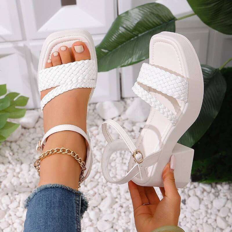 2026 Summer New Women's Fashionable Comfortable Thick Bottom with One Line Buckle Design and Simple Open Toe Sandals