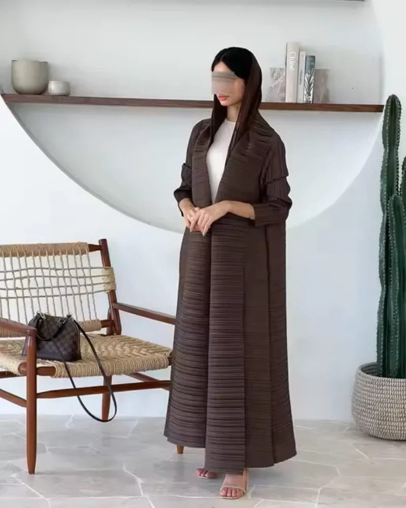 Miyake Folds 2025 Spring Fashion Trench Coat Retro n Loose Cardigan Robe Ladies 260228