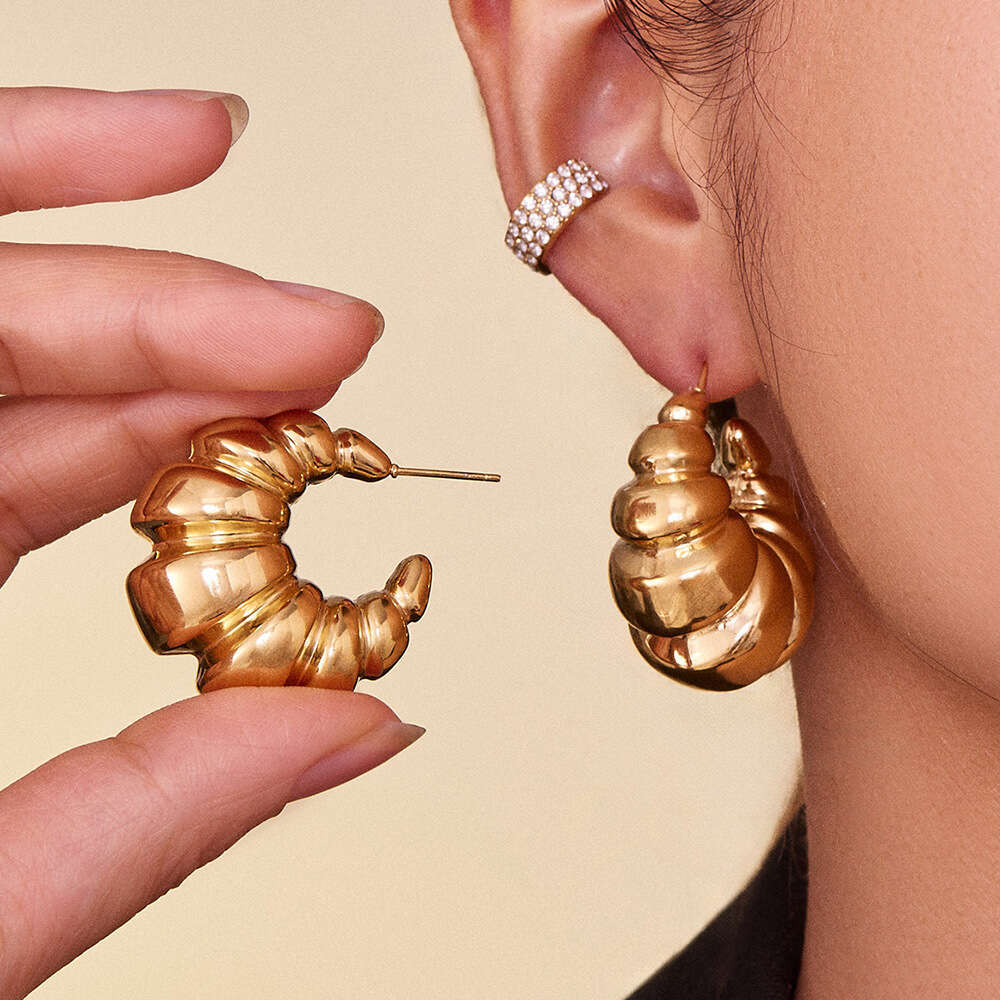 European And American Niche Design Twisted Croissant Earrings INS French Minimalist Style Stainless Steel Ear Clips For Women