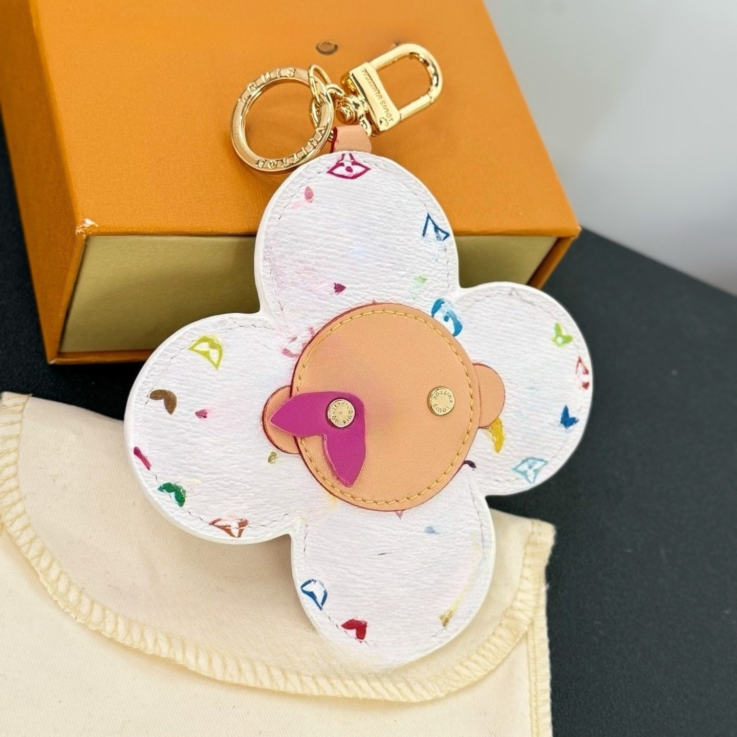 Designer Keychain Bag Charm flower Keychains Car Key Chain Men Women Buckle Keyring Bags Pendant gift Women Lanyards