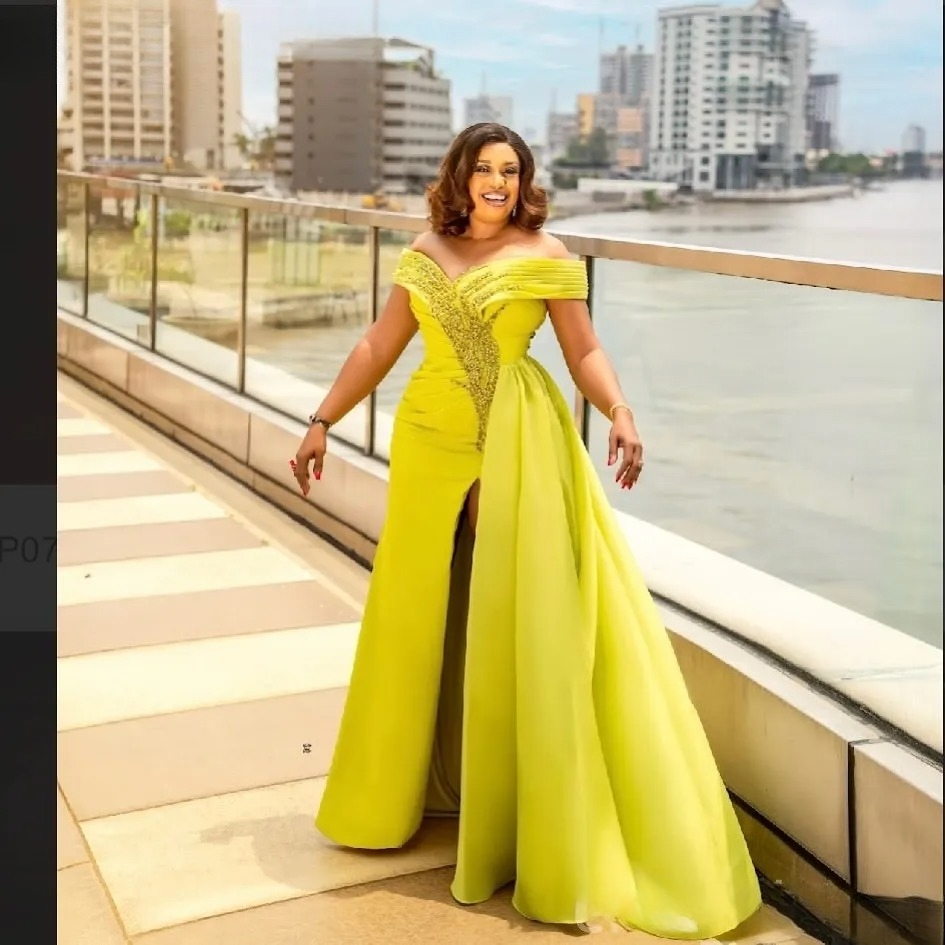 2026 Plus Size Lemon Yellow Mermaid Mother Of Bride Dresses Beaded High Split Satin Evening Party Mama's Dress Vintage Birthday Wedding Guest Gro