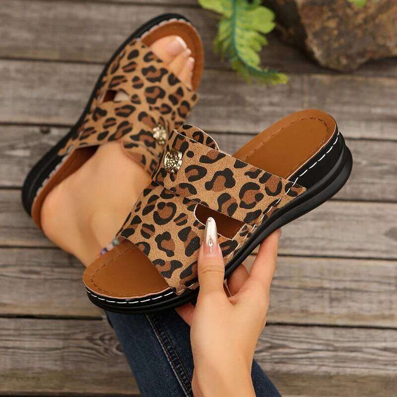 2026 Summer New Fashionable Leopard Pattern Design Casual Outdoor Non slip Wear resistant Comfortable Sandals