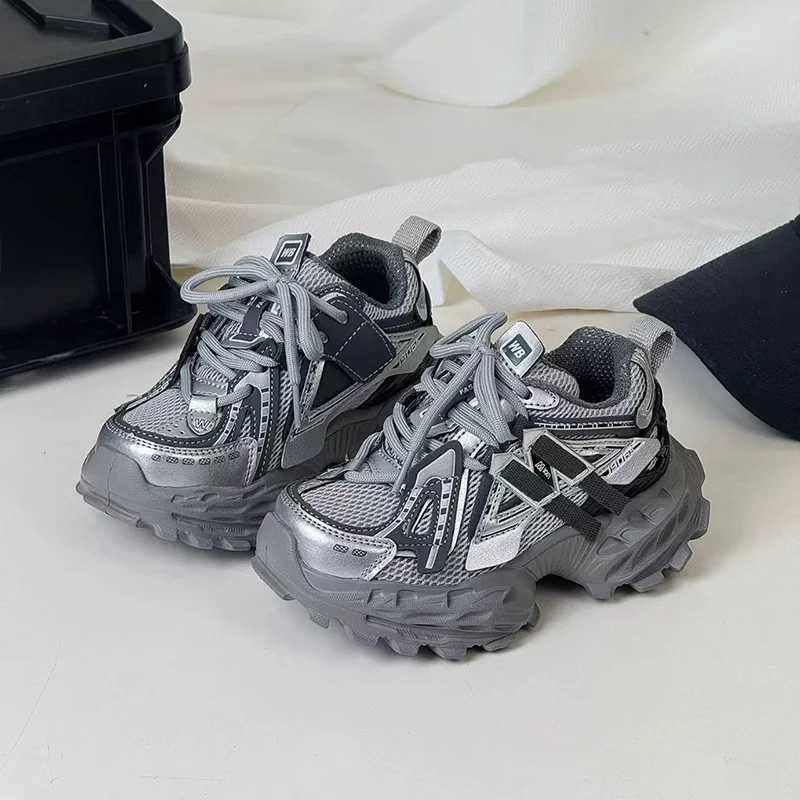 These kids' chunky dad sneakers are breathable, non-slip, and soft, making them perfect for both boys and girls as trendy autumn casual sports sh