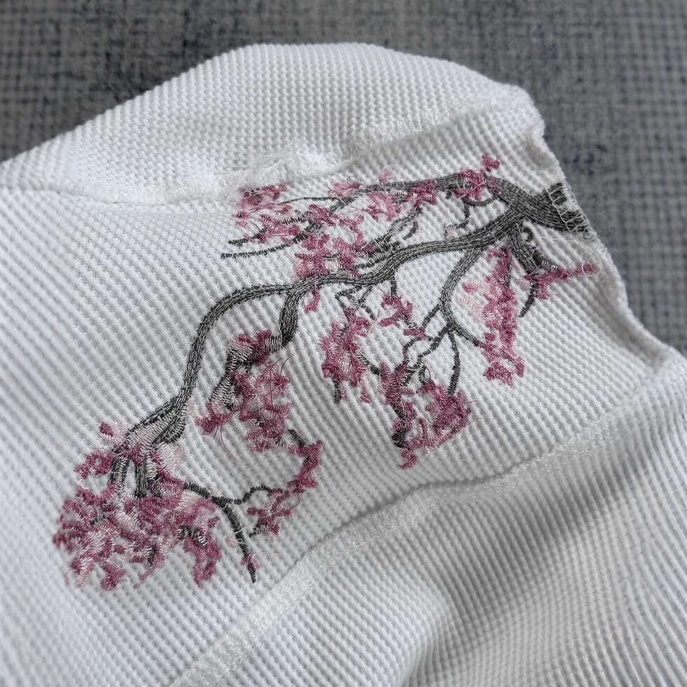 European and American cross-border Amazon plum blossom embroidered T-shirt for men, high street style, loose fit, casual, white, round neck, long slee