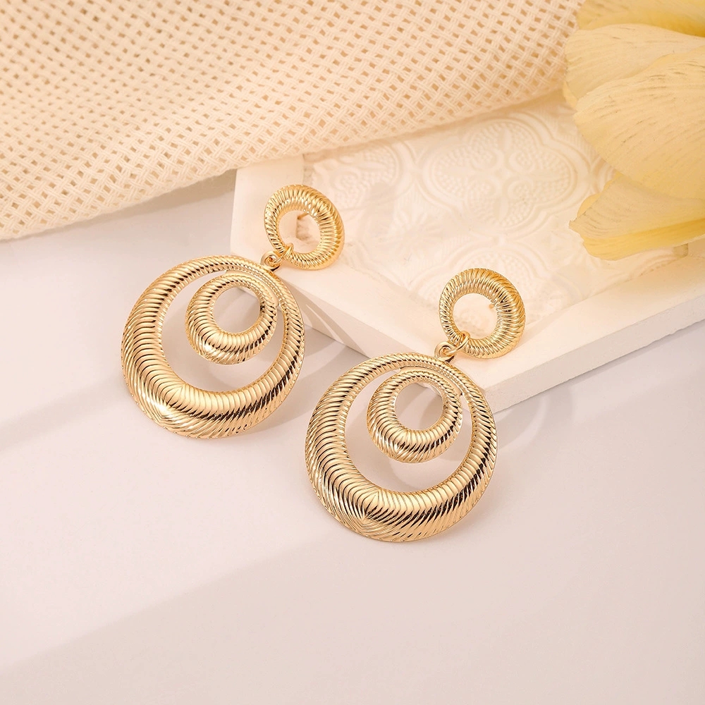 Trendy Minimalist Circle-Shaped Earring Set with Elegant Cutouts
