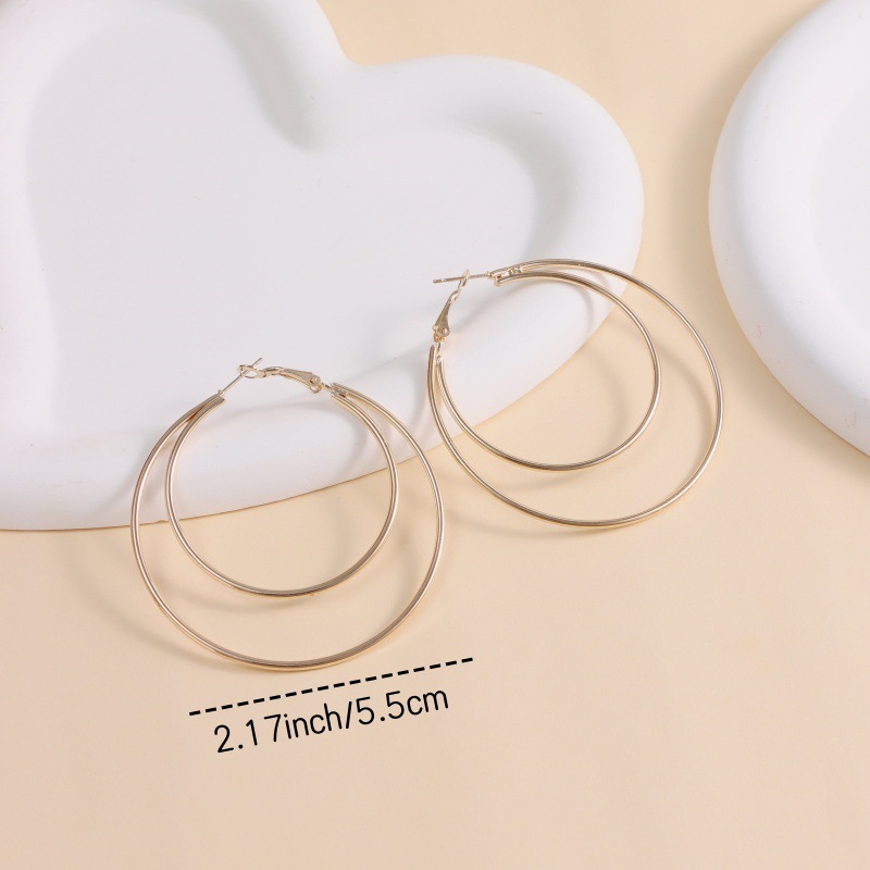 Trendy Stacked Ring Set Featuring Lustrous Metal Rings