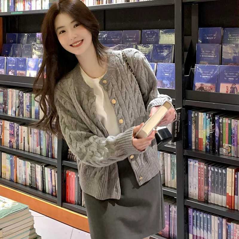 Harajuku Retro Twist Sweater Cardigan Female Casual All Match Cropped Knitted Cardigan Coat Golden Button O-Neck Sweater Jacket M260306