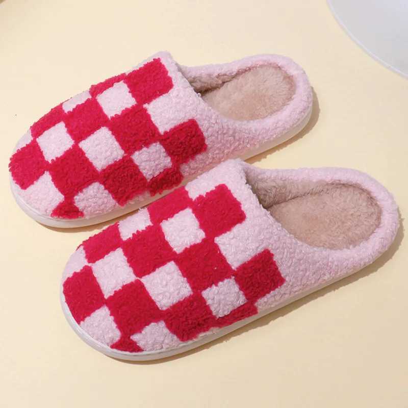 New Fuzzy Slippers Fashion Checker Indoor Embroidery Houseshoes Cozy Woman /Men Winter Fluffy House Retro Checkered Print Shoes S260305