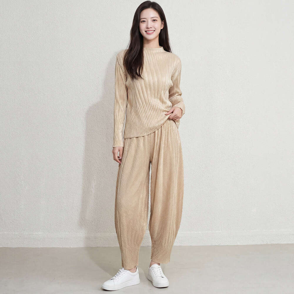 Designer Miyake-style pleated jogger for women, new spring and autumn collection, half-high collar long-sleeve top, versatile harem pants two-piece se