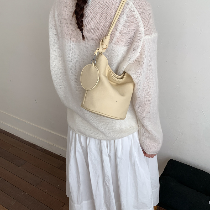 Fashion niche women's handbag spring new fashion simple shoulder bag designer bag crossbody bag luxury handbag