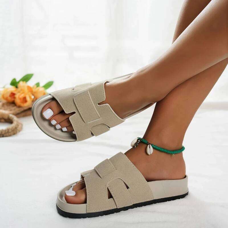 2026 New Trend Summer Lightweight Comfortable Sandals Anti-slip Designer Shoes Beach Flat Slippers Slides Women