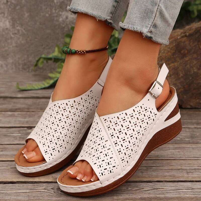 2026 Summer New Women's One Word Buckle Outdoor Open toed Retro Fashion Casual Sandals