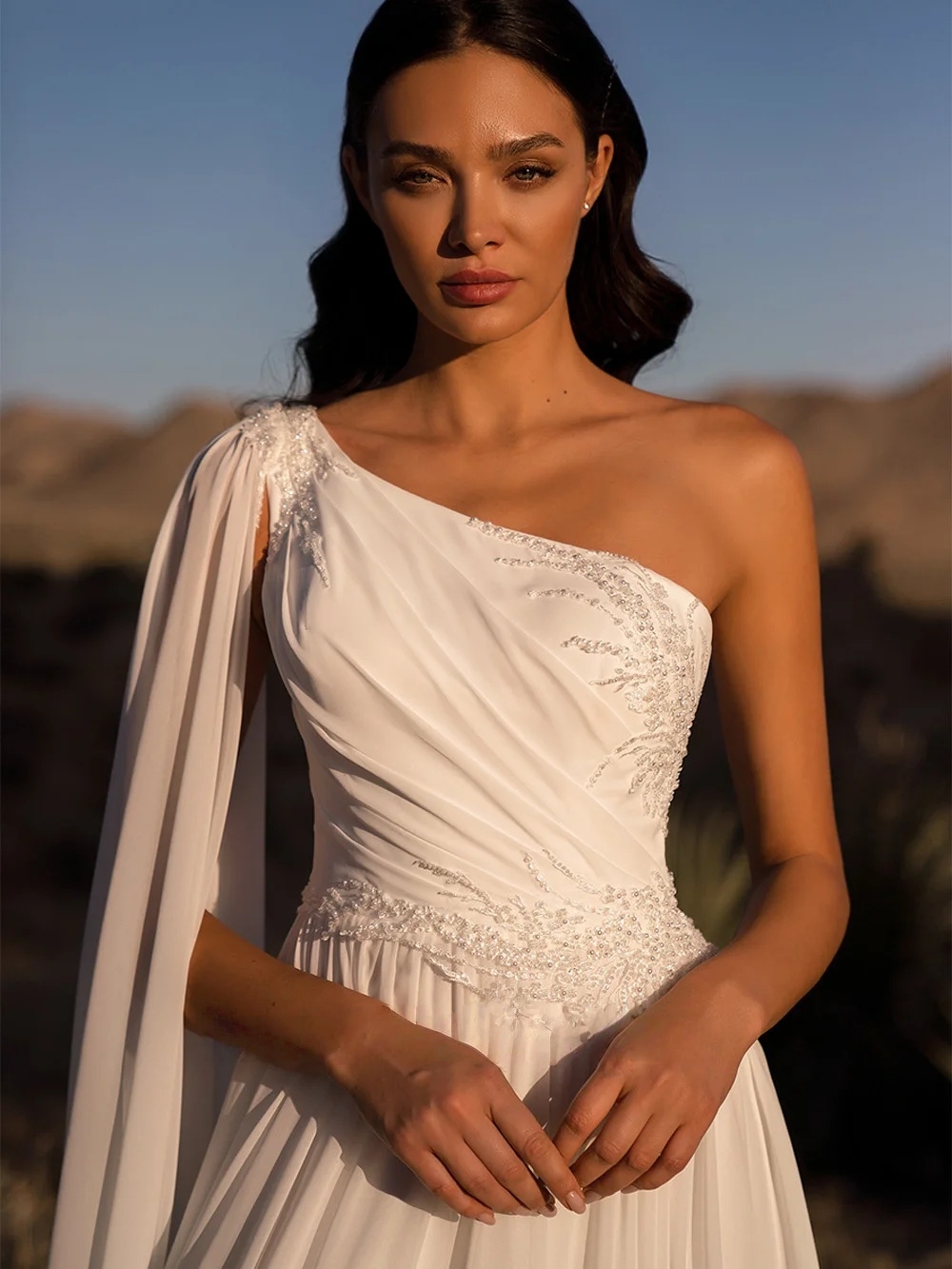 One Shoulder Chiffon Boho Wedding Dress Side Slit A-Line Long Summer Beach Bridal Gowns Beaded Pleats White Country Bride Dress Vestidos De Novia