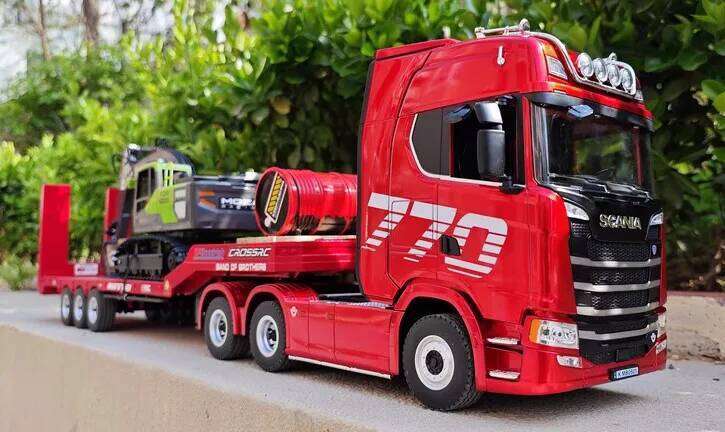 Remote control engineering Huina Scania 770S trailer head alloy car model children's toy four-wheel drive ratio 501D C260305