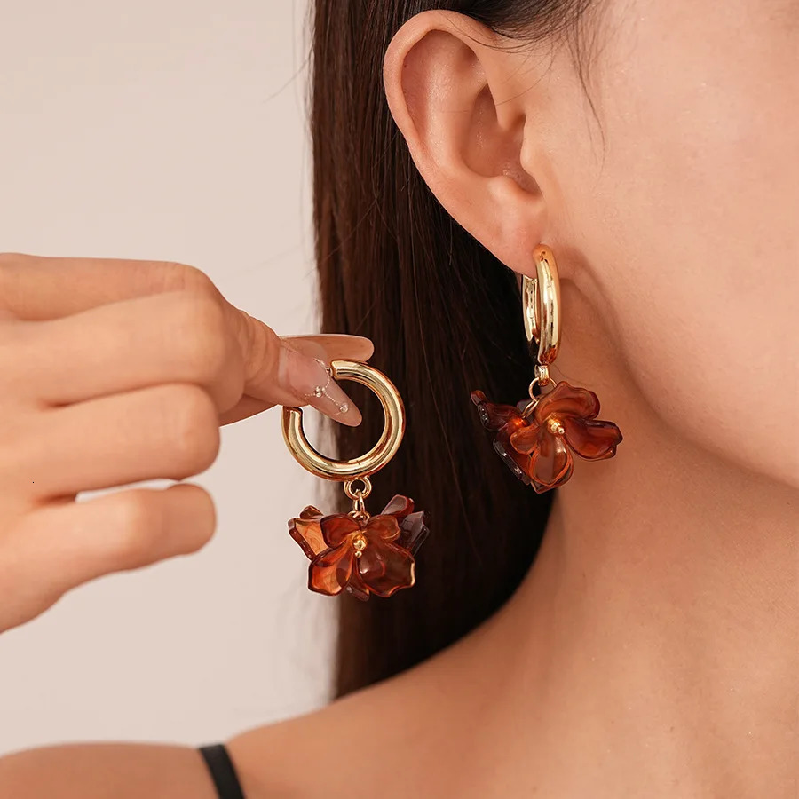 Retro Maillard Acrylic Flower Stud Earrings for Women Quality Jewelry Fashion Vacation Minimalist Earrings Wholesale 260303