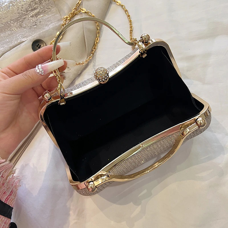 Evening party bags This year there is a trend for sophisticated and feminine womens There are simple buttoned small bag 260227