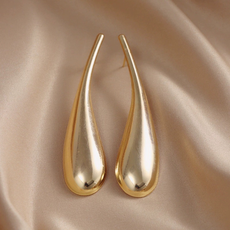 Stylish Waterdrop Shaped Metal Huggie Hoop Earring Set Timeless Accessories Ideal for Daytime Outfits