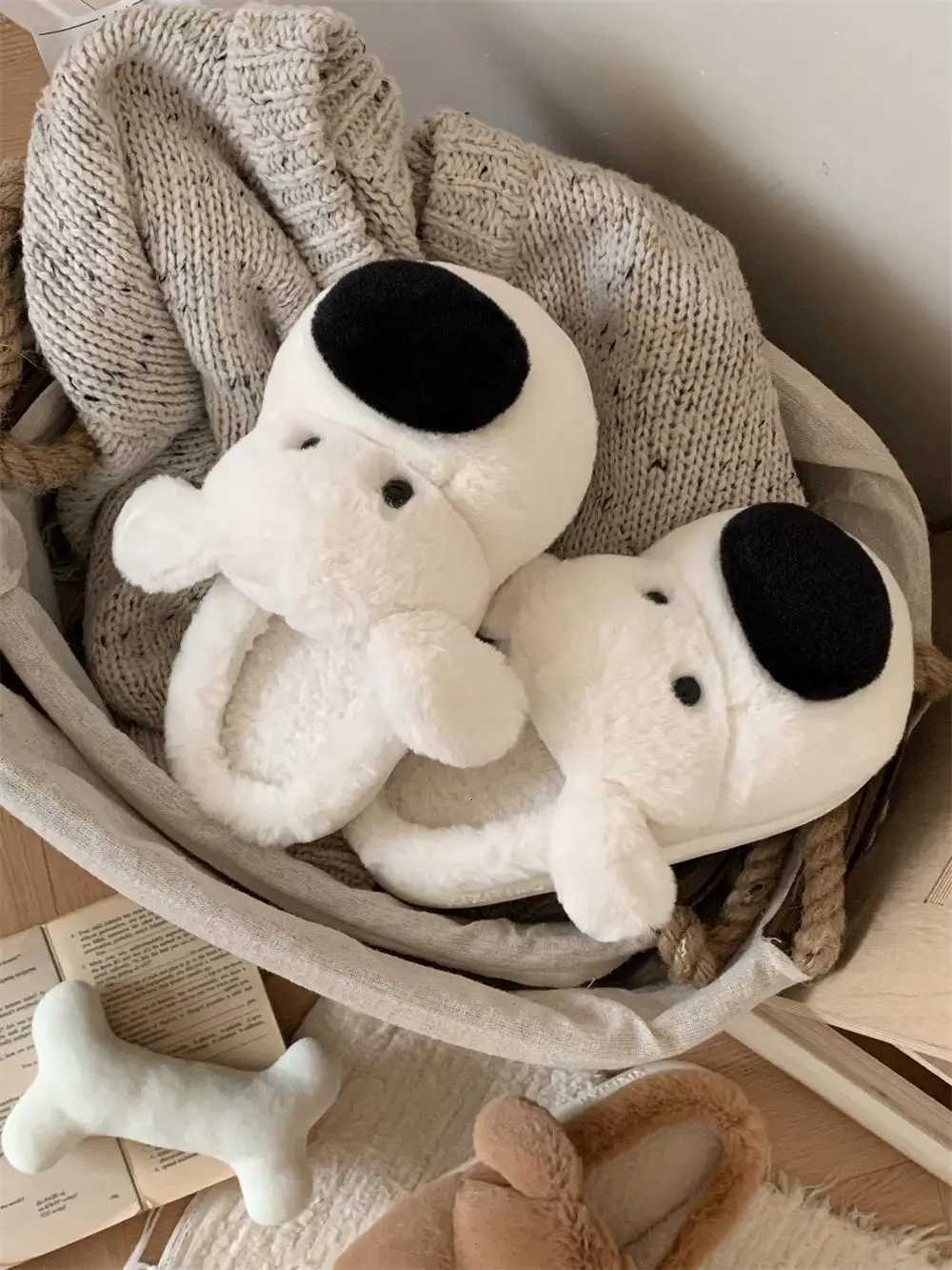 Big Nosed Dog Cotton Slippers For Men And Women 2024 Winter Bedroom Warm And Non Slip For Home Slippers Cute Furry S260305