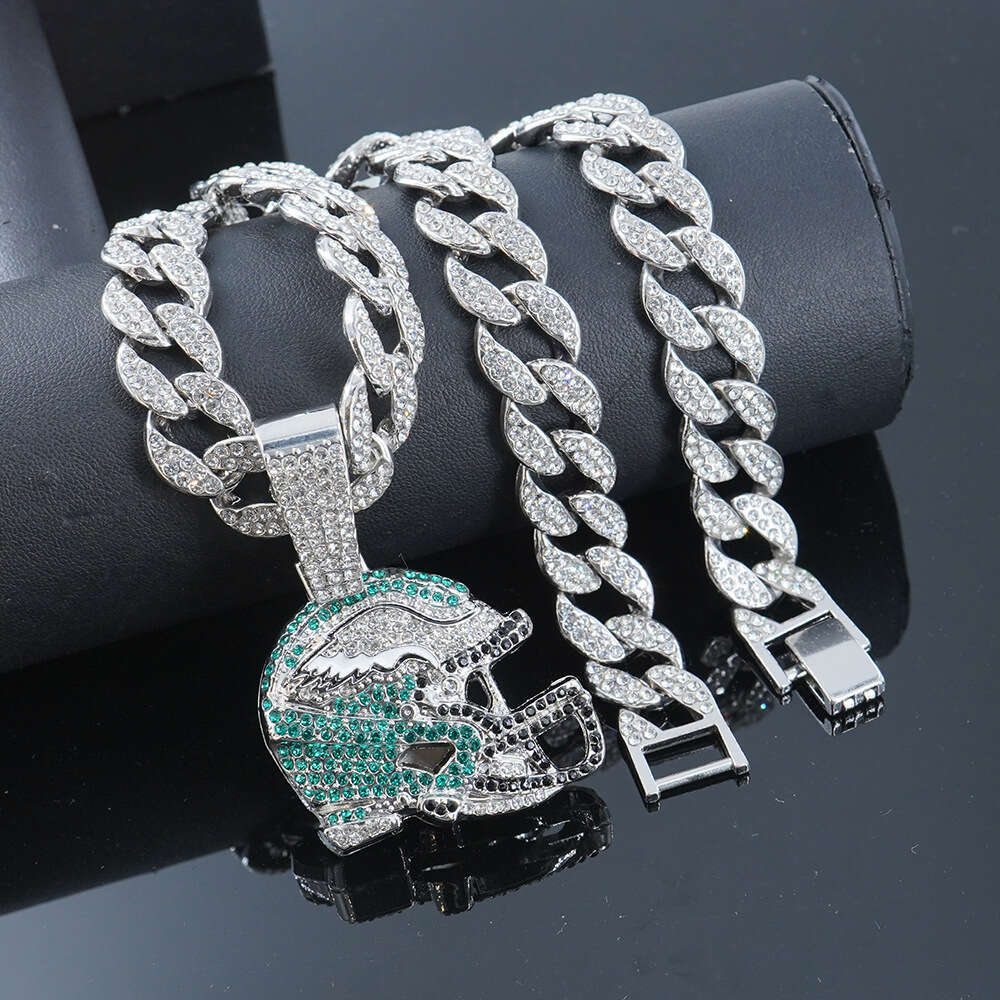 Hip-hop diamond-encrusted football helmet pendant, high-quality electroplated alloy, hip Cuban chain necklace pendant jewelry