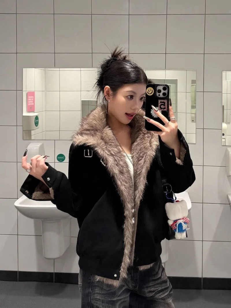 American Leisure Motorcycle Suit Slim Plus Velvet Short Coat Female Fur Collar Splicing Stand Loose Trend Jacket 260228