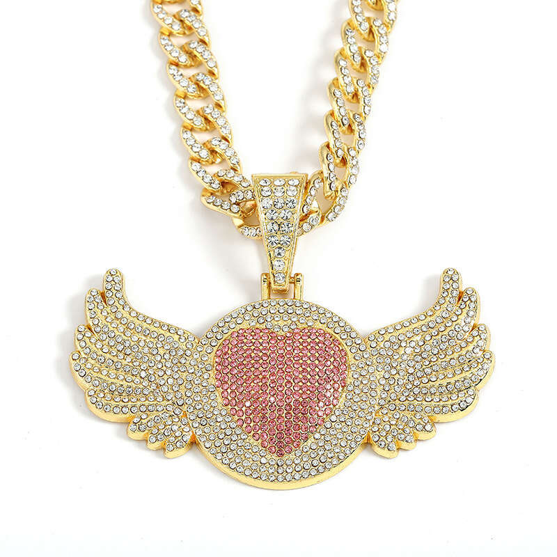 Amazon's best-selling winged diamond pendant, multi-color heart full of diamonds, high-quality electroplated hip-hop Cuban necklace for men and w