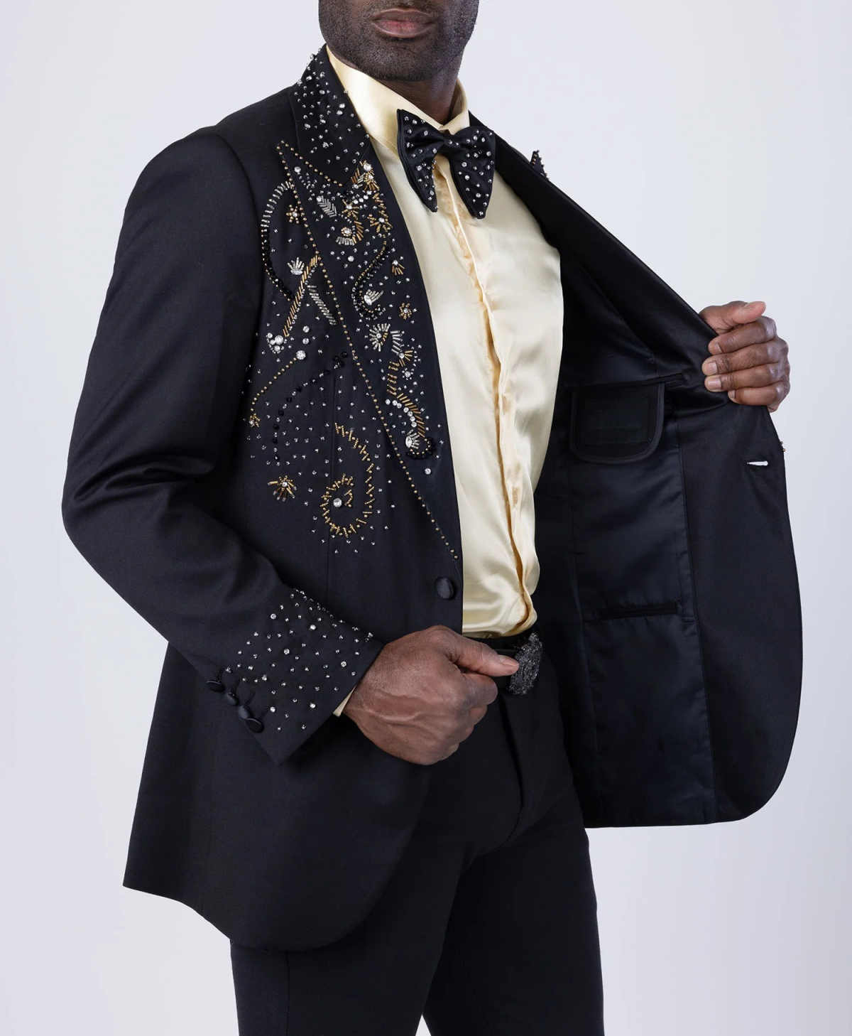 Handsome Beaded Men Suits One Button Peaked Lapel Blazer Pants Loose Fit 2 Pieces Groom Wedding Tuxedos Customized