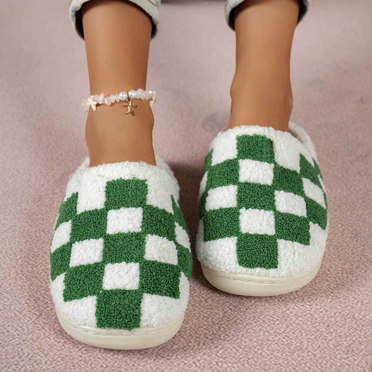 Comfy Leisur Checker Womens Fashion Slippers Winter Indoor Warm Plush Bedroom Anti-slip Soft Sole Classic Couple Home Shoes Men S260305