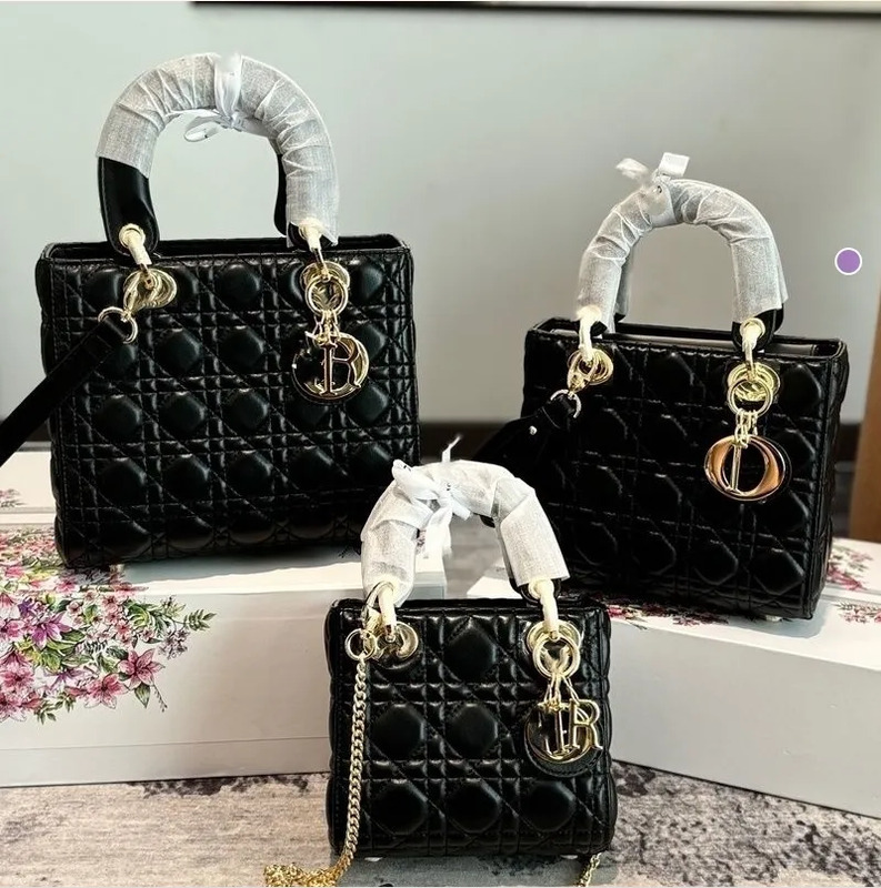 2026 New Quilted Pattern Princess Diana Bag High-End Versatile Trendy women Handbag for Work Commute Fashionable Single Shoulder Women bag 2