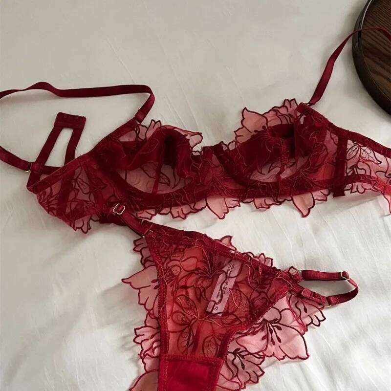 Sexy Lace Lightweight Bra Soft Underwire for Lift and Support Prevents Sagging Exquisite Embroidered Lingerie Two-Piece Set