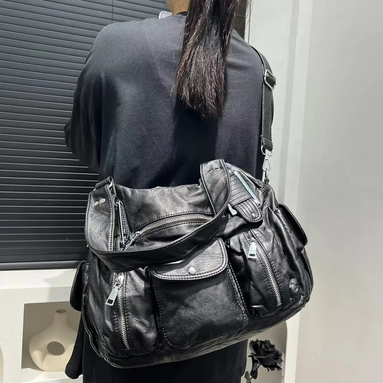 Womens Fashion Y2K Girl Motorcycle Bag Old Lychee Pattern Multi-Pocket Shoulder Crossbody Bag 260306