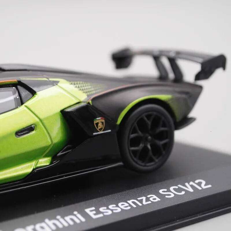 Bburago 1:32 Lamborghini Essenza SCV12 Racing Alloy Model Car model Collecting gifts Die casting Z260307