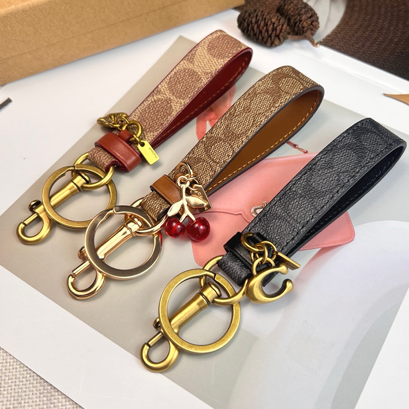 Key chain designer keychain leather wallet luxury Spike Car keychains Stainless Steel Gold Plated designers keychaines of wallets women keyring Bag Charm